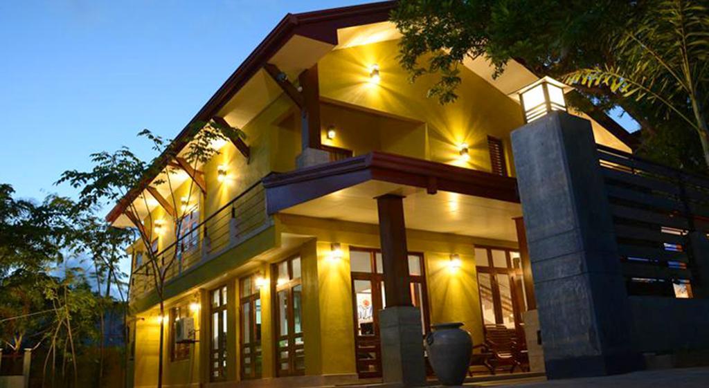 Inlak Garden Hotel Negombo Exterior photo