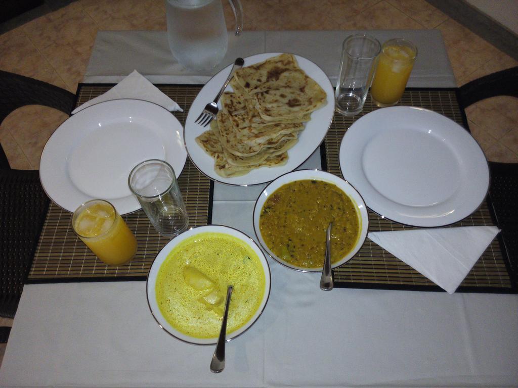 Inlak Garden Hotel Negombo Exterior photo
