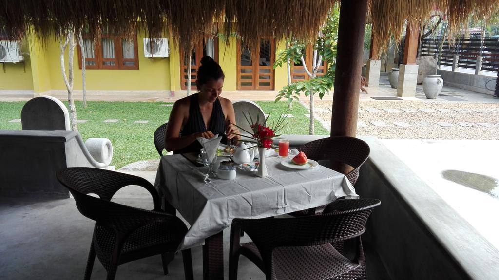 Inlak Garden Hotel Negombo Exterior photo