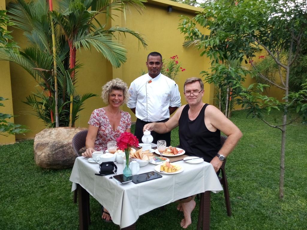 Inlak Garden Hotel Negombo Exterior photo